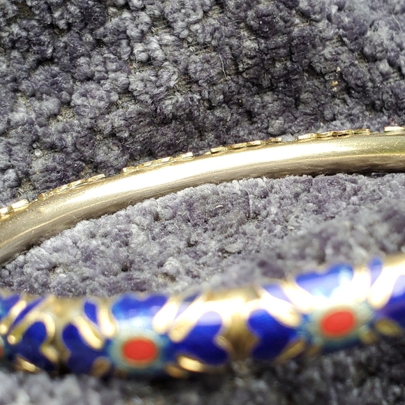 Vintage decorative enamel w/ gold tone bangle - Picture 5 of 12